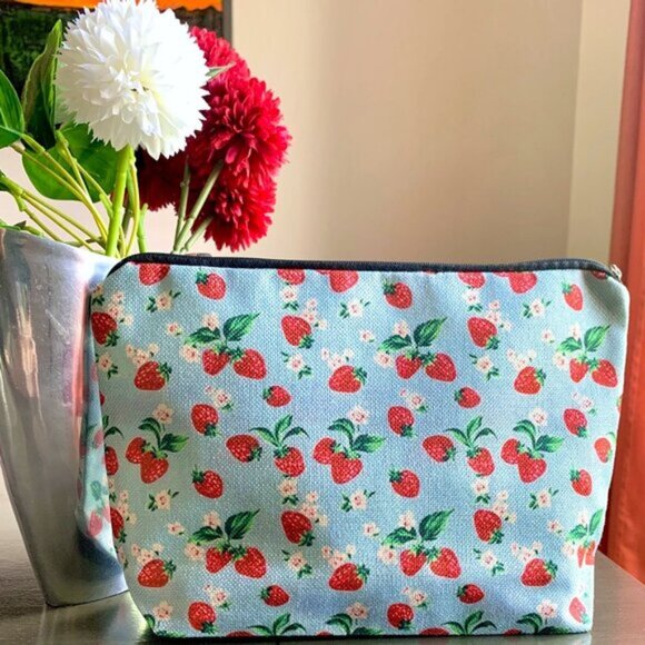 Cosmetic Bag Handbags - Cosmetic Bag Makeup Strawberry Clutch Pouch Travel Storage Strawberries Weekend